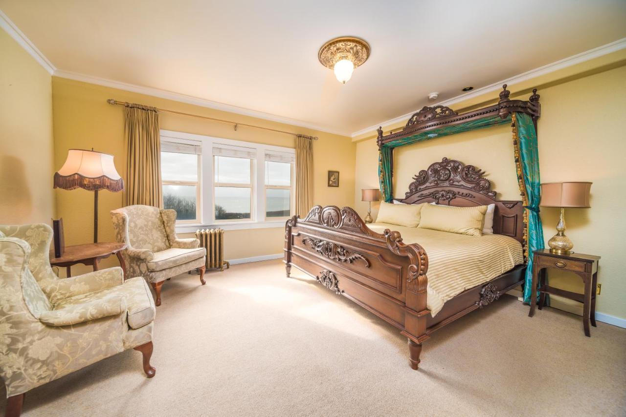 Dashwood Manor Seaside Bed & Breakfast Виктория Екстериор снимка