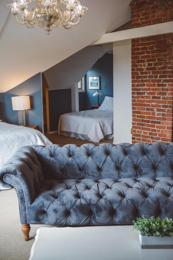 Dashwood Manor Seaside Bed & Breakfast Виктория Екстериор снимка