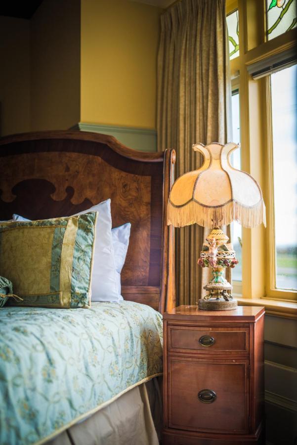 Dashwood Manor Seaside Bed & Breakfast Виктория Екстериор снимка