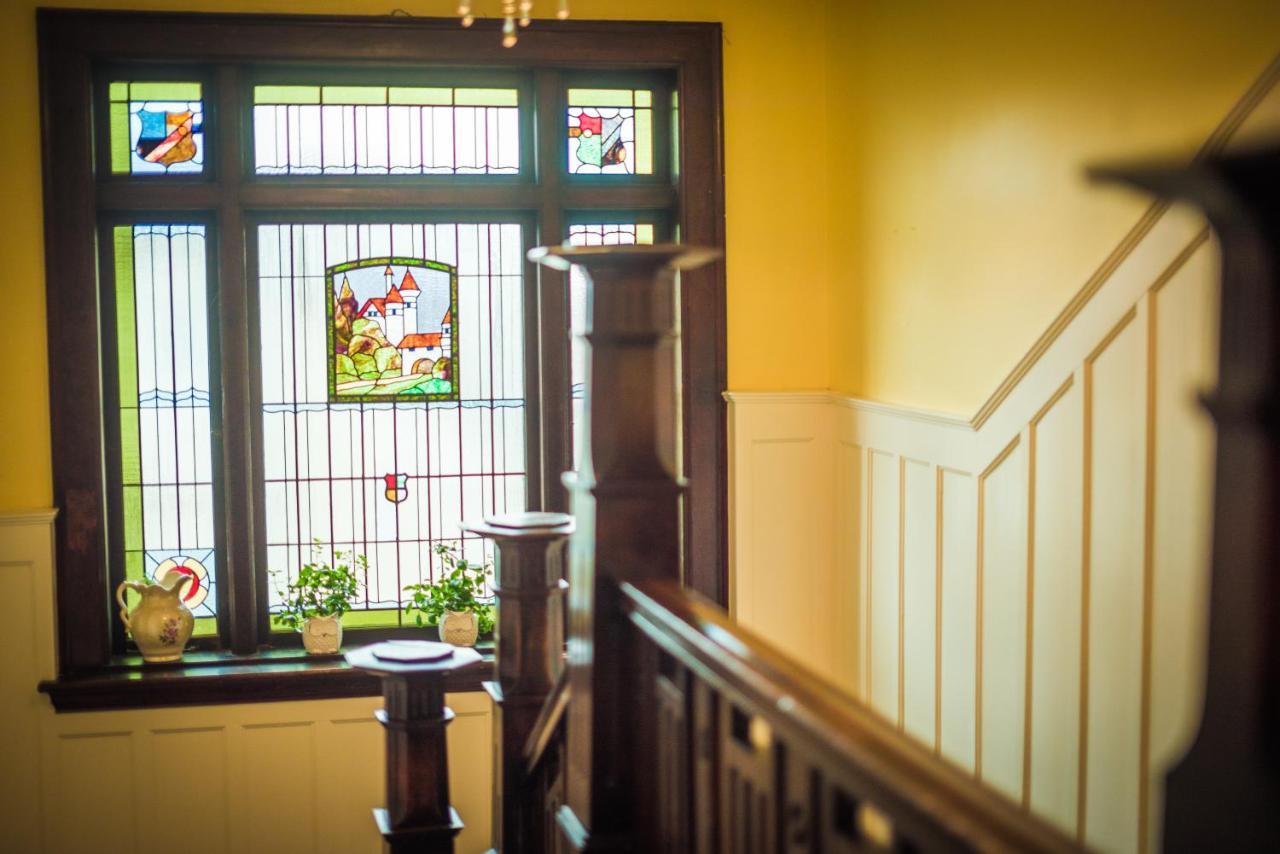 Dashwood Manor Seaside Bed & Breakfast Виктория Екстериор снимка
