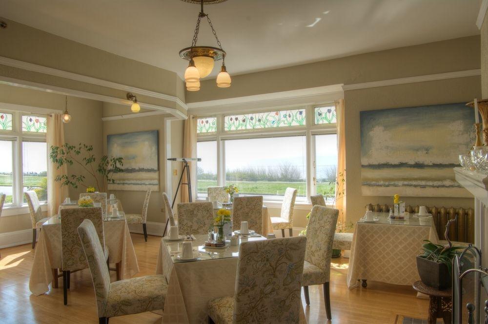 Dashwood Manor Seaside Bed & Breakfast Виктория Екстериор снимка