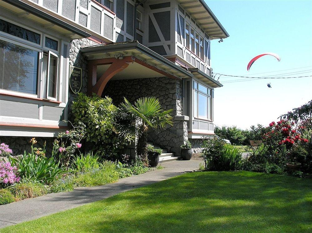 Dashwood Manor Seaside Bed & Breakfast Виктория Екстериор снимка
