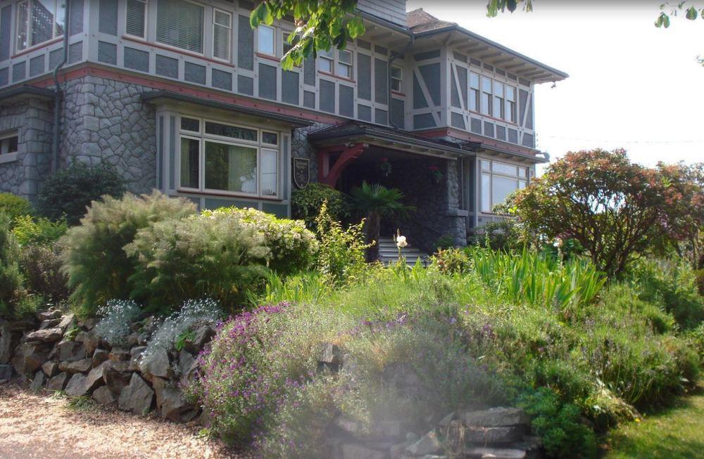 Dashwood Manor Seaside Bed & Breakfast Виктория Екстериор снимка