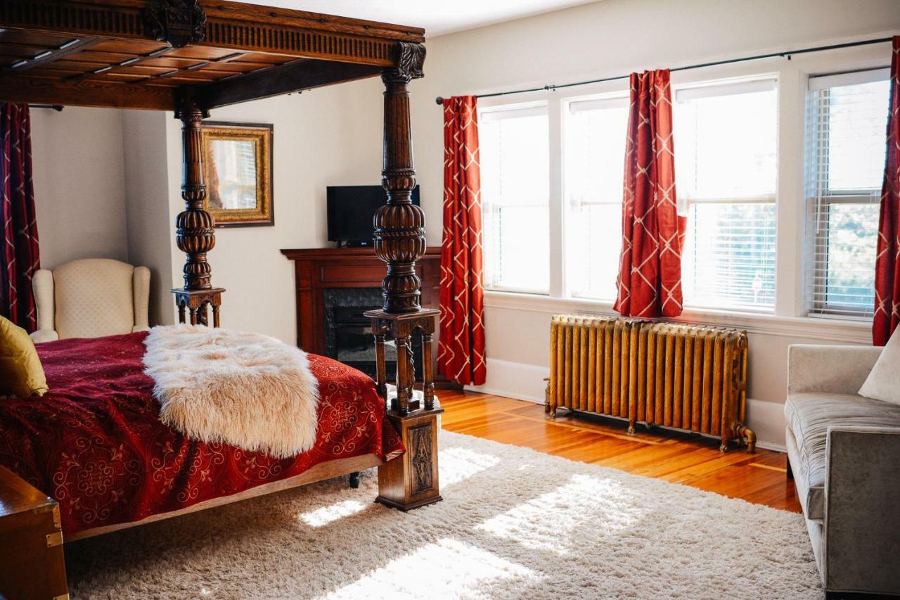 Dashwood Manor Seaside Bed & Breakfast Виктория Екстериор снимка