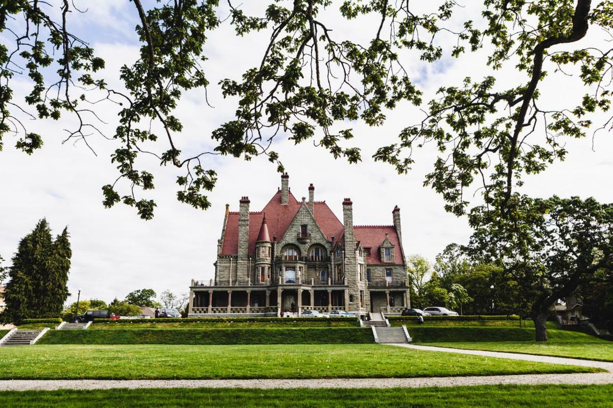 Dashwood Manor Seaside Bed & Breakfast Виктория Екстериор снимка